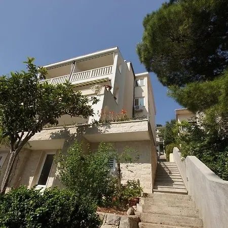 Lägenhet 75-6 Brela